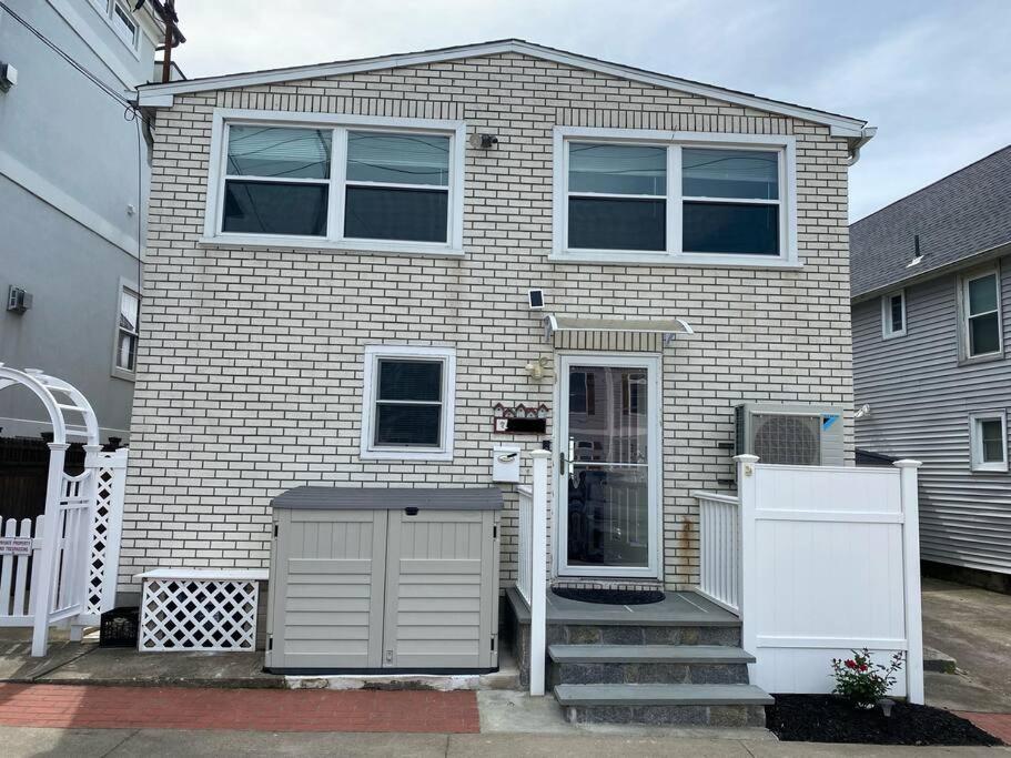 Pet Friendly Milford Beachfront Home Stratford Exterior photo